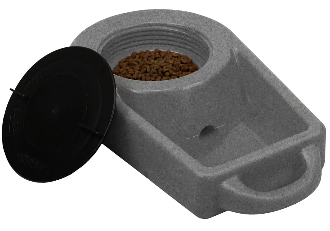 Dakota 283 "Dine N Dash" - Feeding and Watering System