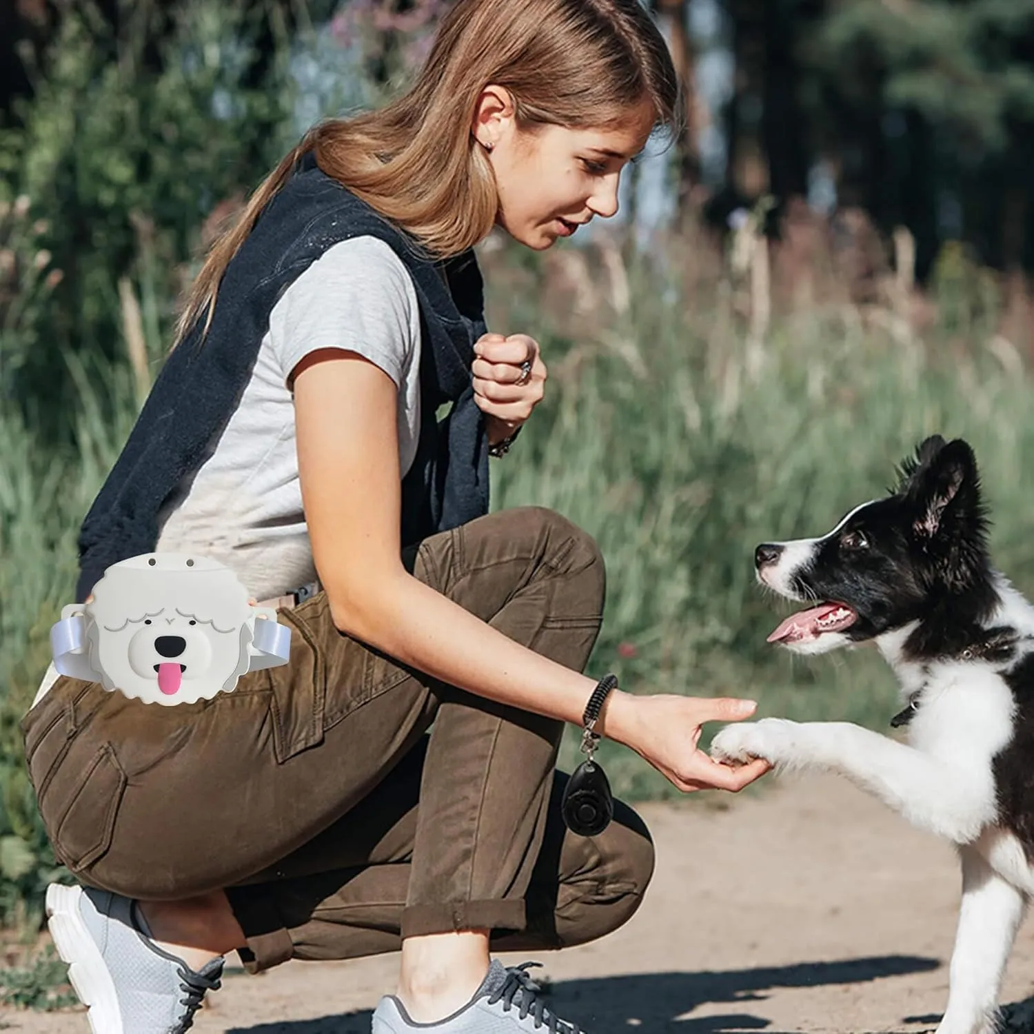 Jongdari Silicone Dog Treat Pouch with Training Clicker, Puppy Walking Treat Snack Pouch Bait Bags Holder Carrier for Pet Training with Waist Belt, 4 Magnetic Closure (German Shepherd)