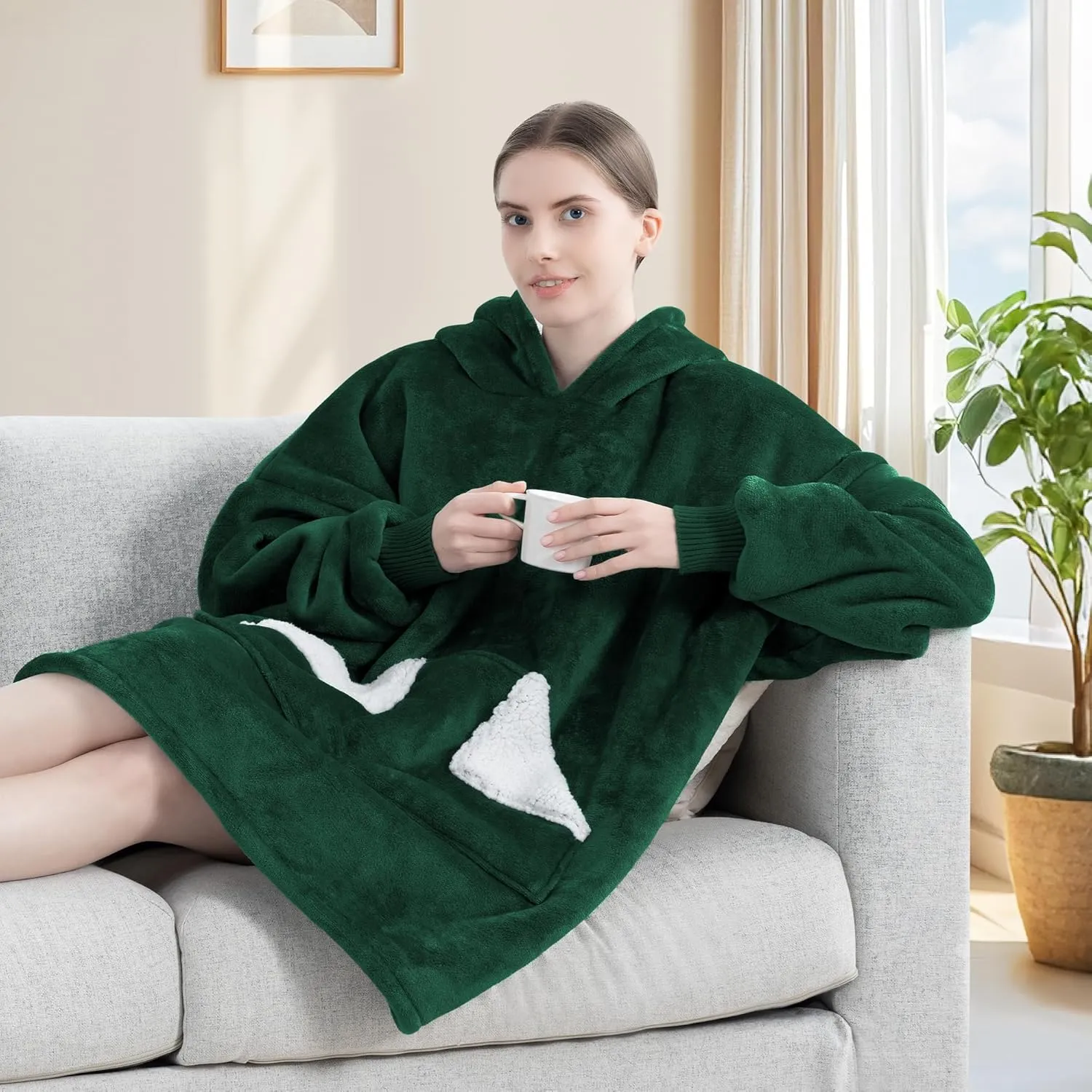 Touchat Wearable Blanket Hoodie, Oversized Sherpa Fleece Sweatshirt Blanket with Giant Hood Pocket and Sleeves for Adult, Warm & Cozy Blanket Gifts for Women (Forest Green)